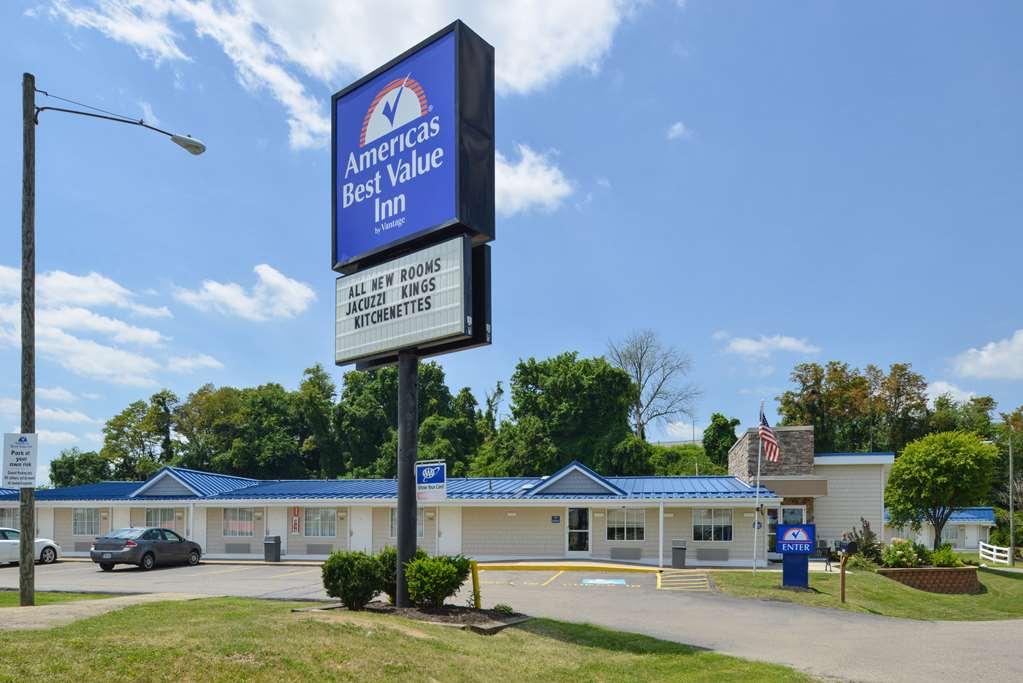 Americas Best Value Inn & Suites St Clairsville Wheeling St. Clairsville Bagian luar foto