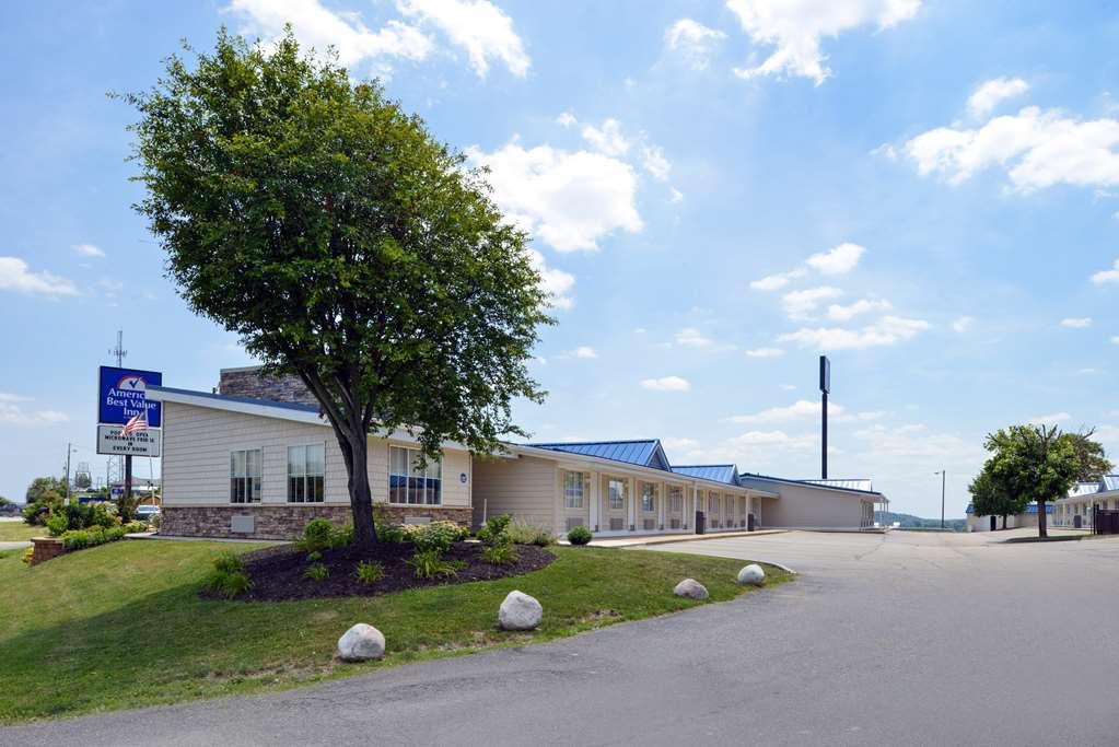 Americas Best Value Inn & Suites St Clairsville Wheeling St. Clairsville Bagian luar foto