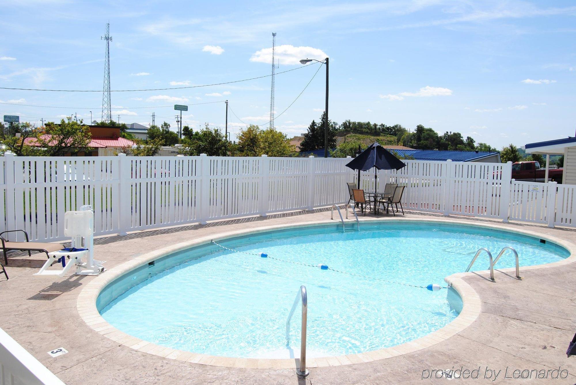 Americas Best Value Inn & Suites St Clairsville Wheeling St. Clairsville Bagian luar foto