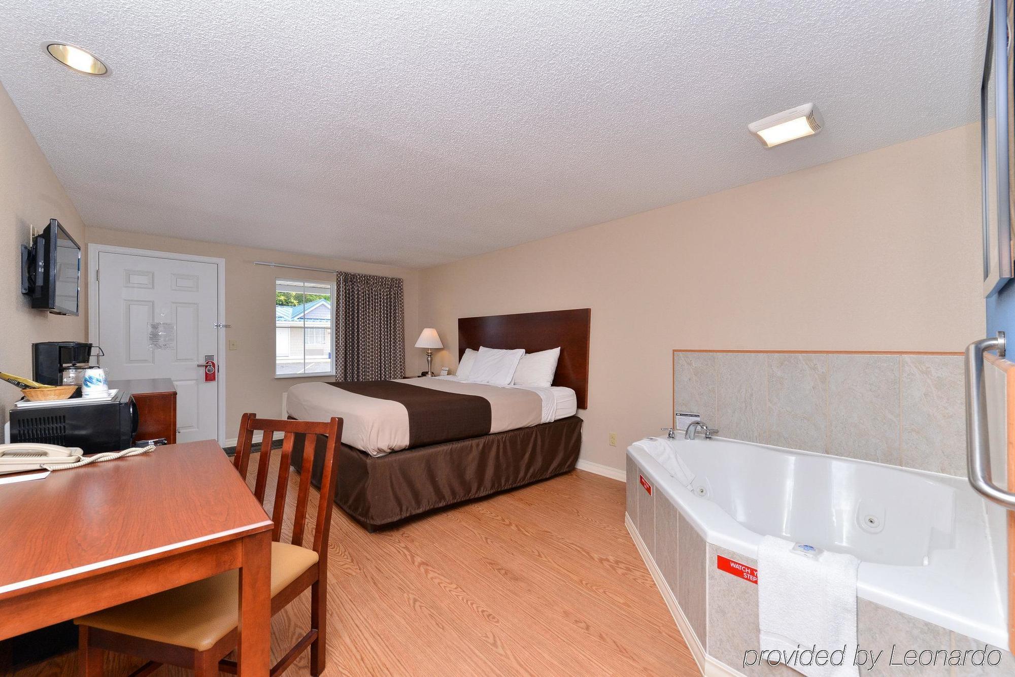 Americas Best Value Inn & Suites St Clairsville Wheeling St. Clairsville Bagian luar foto
