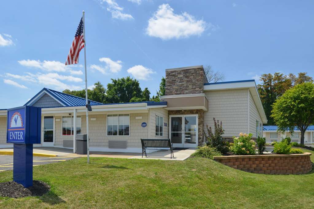 Americas Best Value Inn & Suites St Clairsville Wheeling St. Clairsville Bagian luar foto