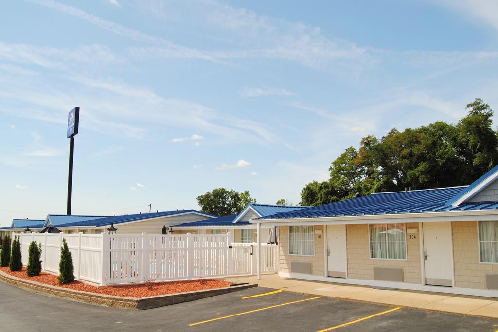 Americas Best Value Inn & Suites St Clairsville Wheeling St. Clairsville Bagian luar foto