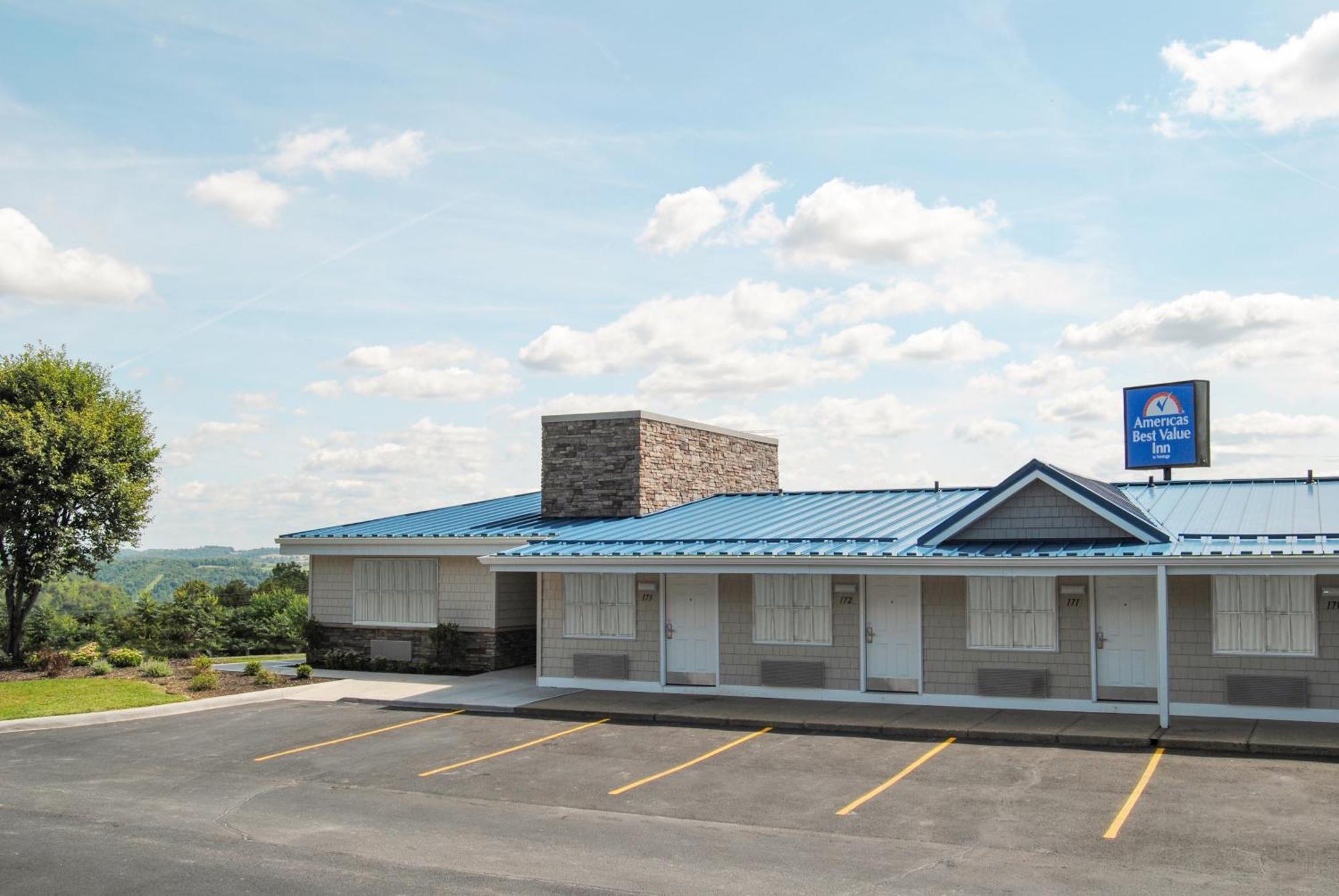 Americas Best Value Inn & Suites St Clairsville Wheeling St. Clairsville Bagian luar foto