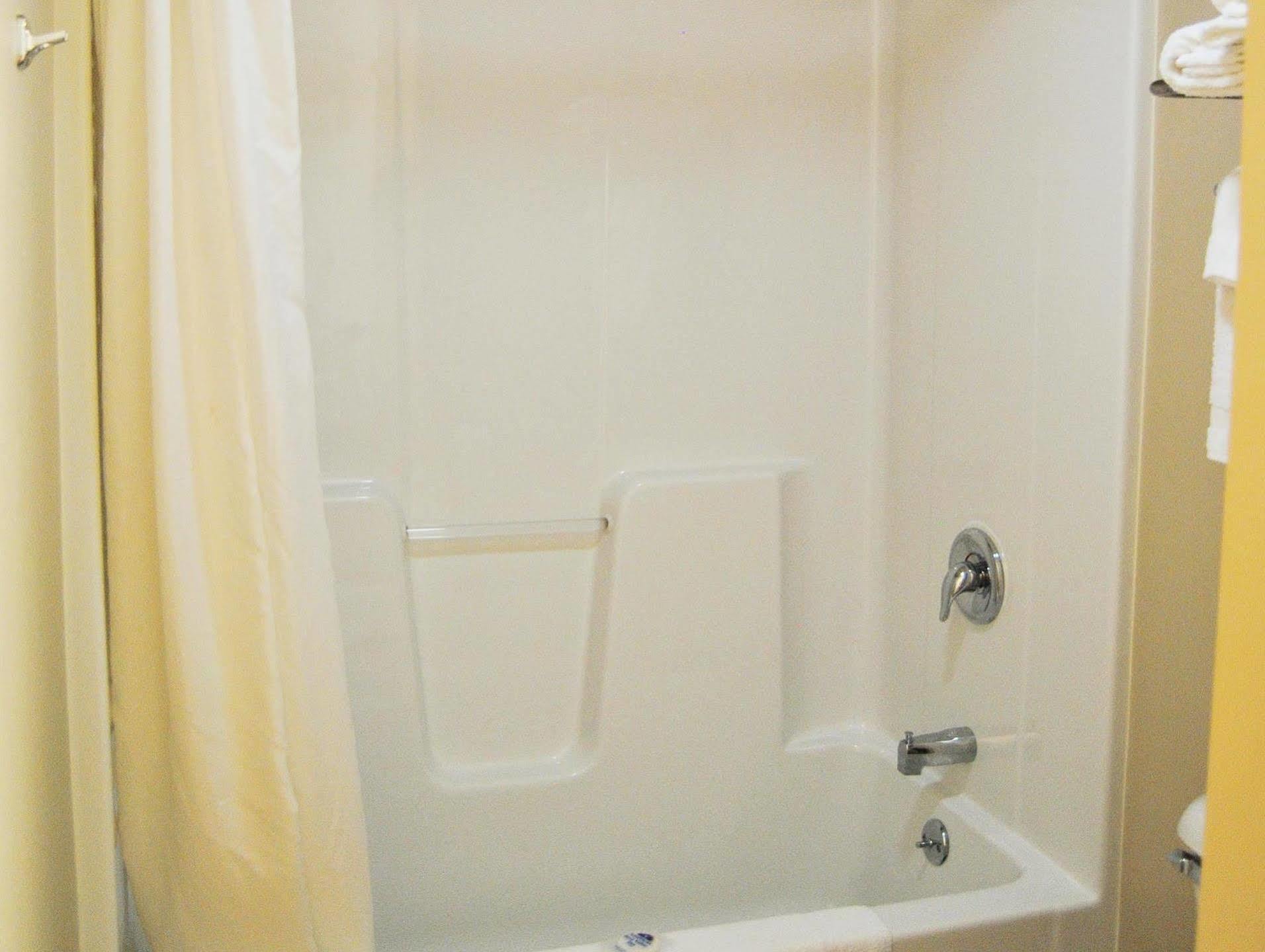 Americas Best Value Inn & Suites St Clairsville Wheeling St. Clairsville Bagian luar foto